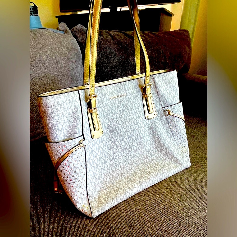 Michael Kors jet set white/cream signature tote with gold perforated stars⭐️⭐️⭐️